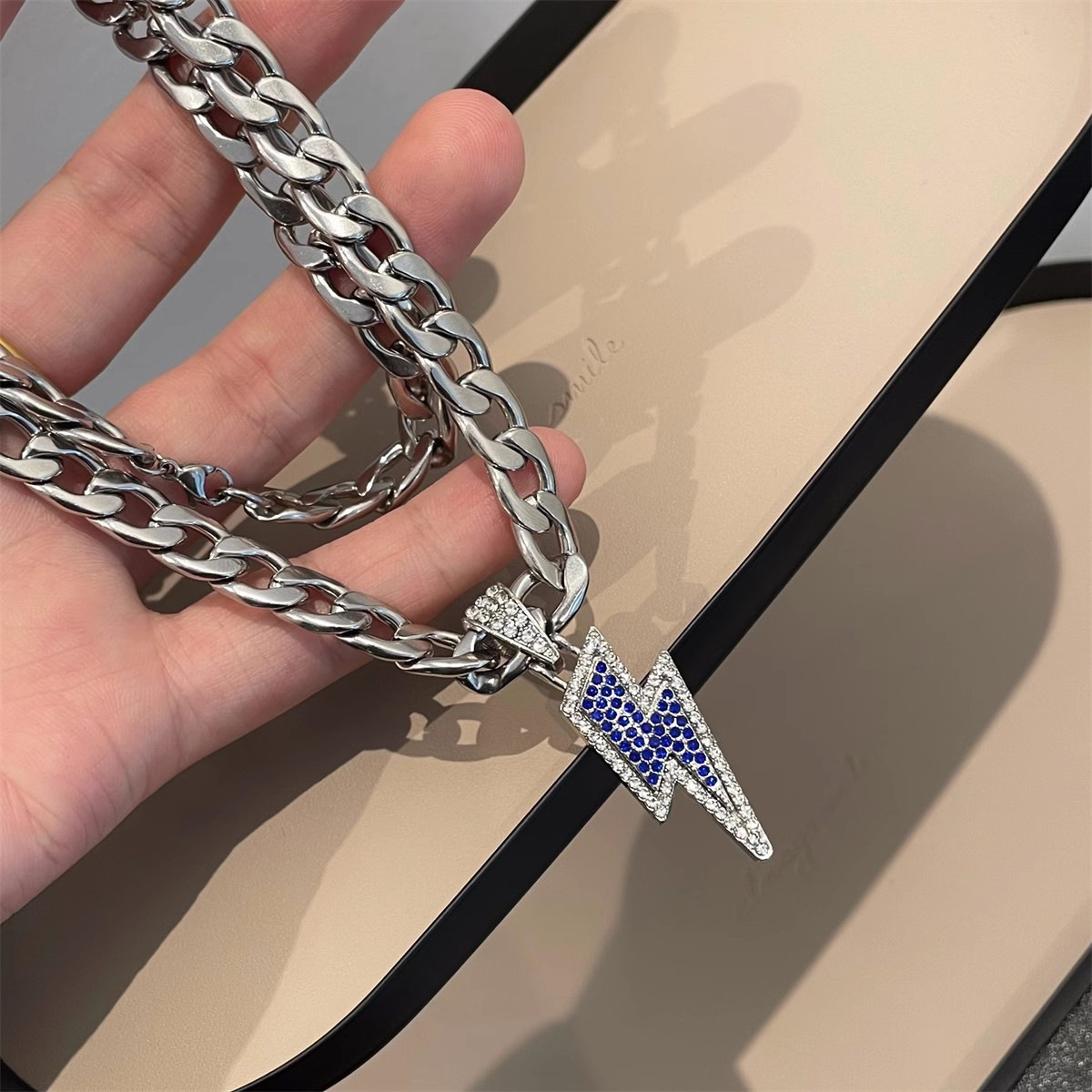 European and American hip-hop  - Men'S Accessories Instagram recension och pris