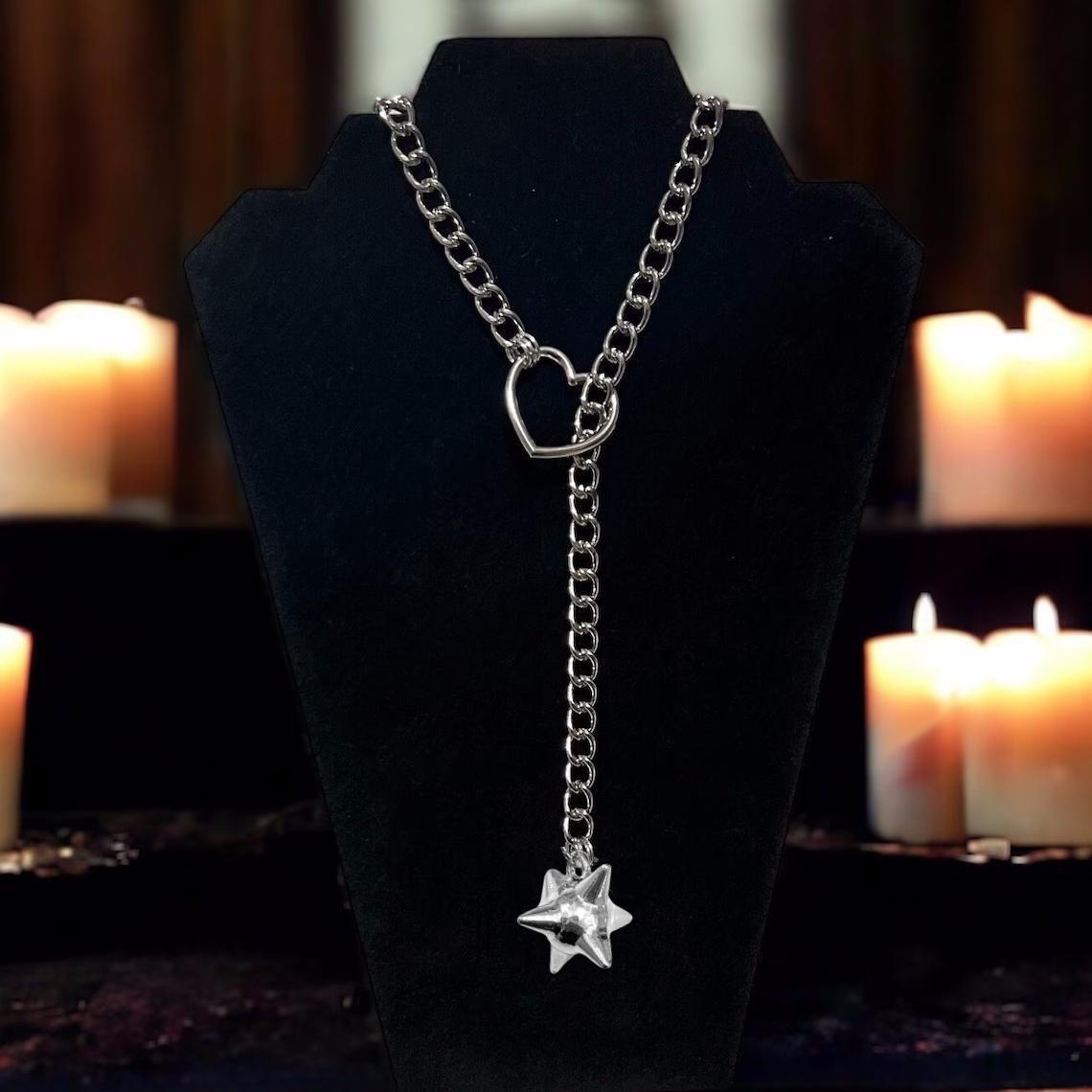 Gothic Crow Skull Necklace For - Men'S Vampire Accessories recension och pris