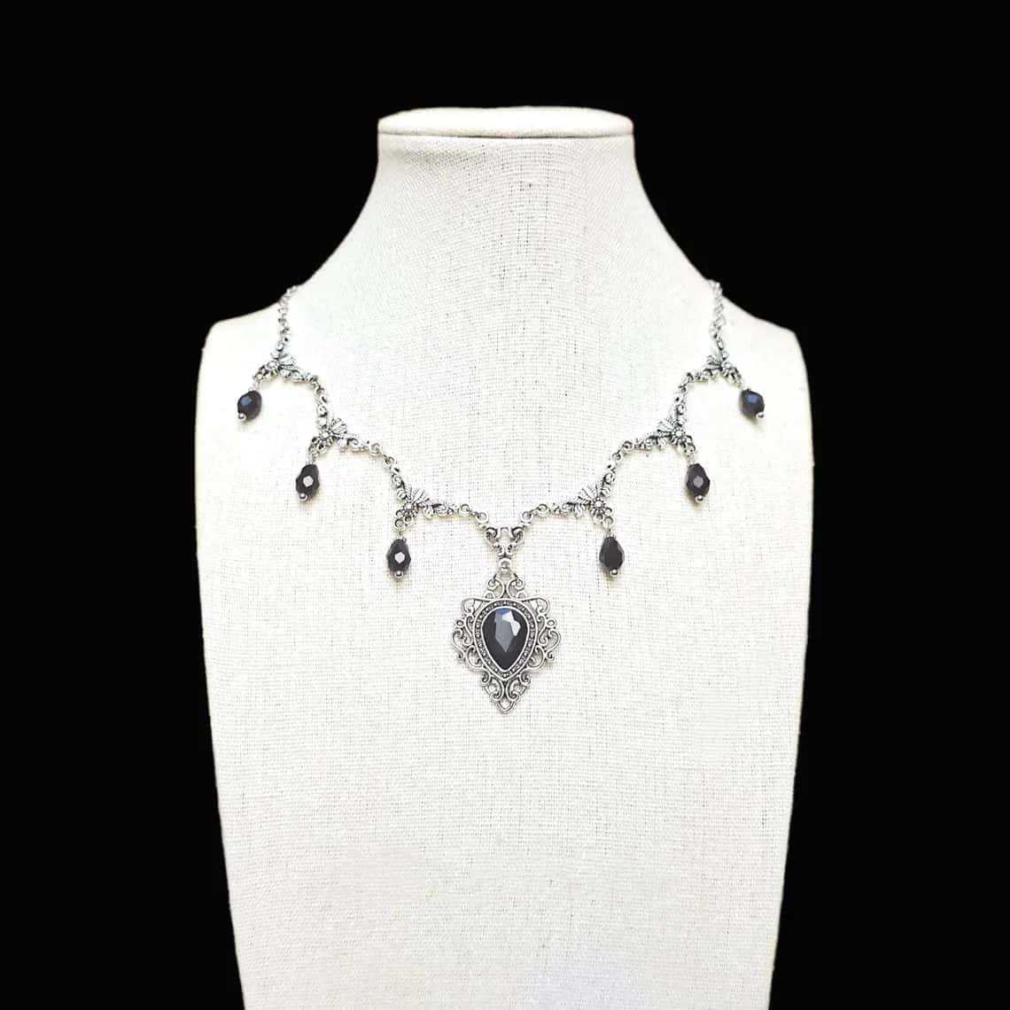 Victoria Embroidered Choker,Go - Men'S Vampire Accessories recension och pris
